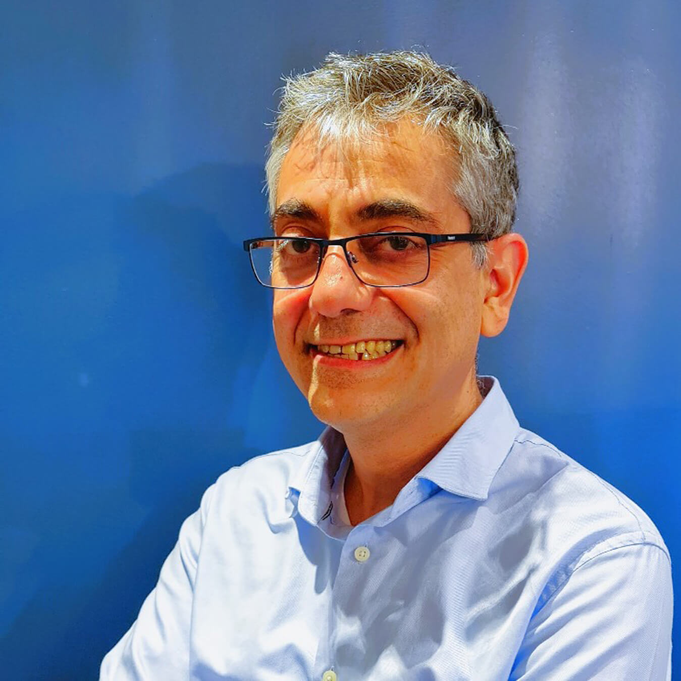 Mr. Farzad Borumandi: Dual Qualified Expert Mr. Farzad Borumandi: Dual Qualified Expert