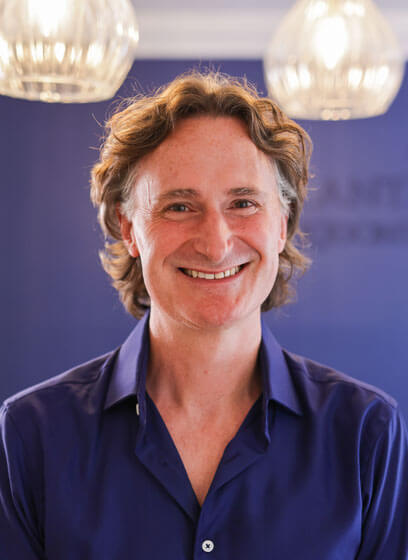 Led by Renowned Experts in Orthodontics & Dentistry Smiles designed exclusively by Alastair Smith, alongside our team of specialist dentists and oral surgeons.